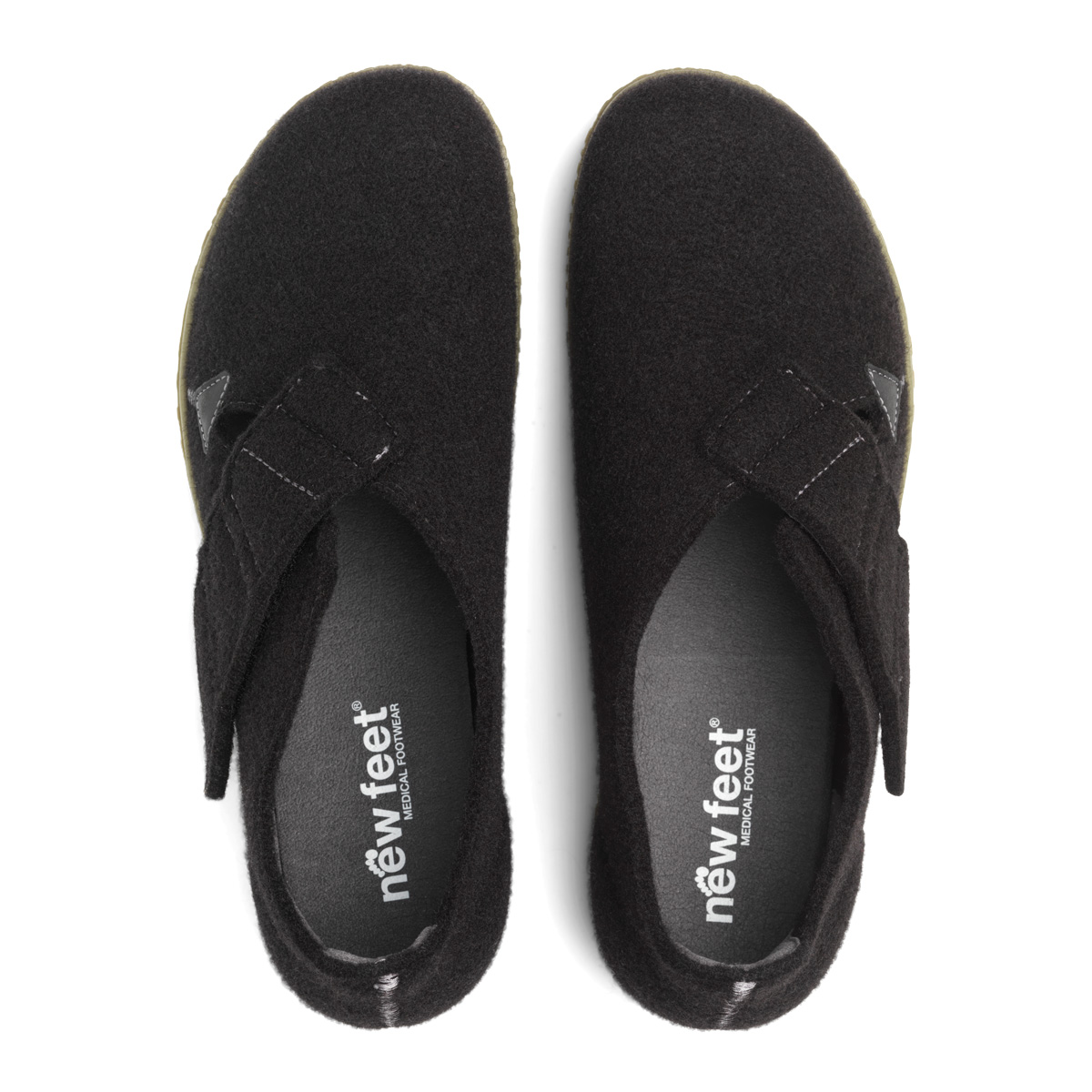 Men s slippers with heel cap and adjustable velcro closure