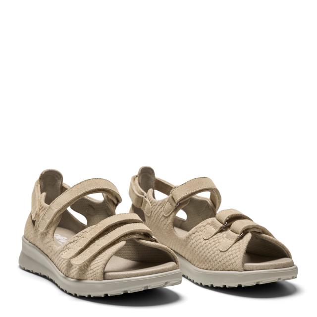 Women´s sandal with adjustable velcro straps and half-open heel cap