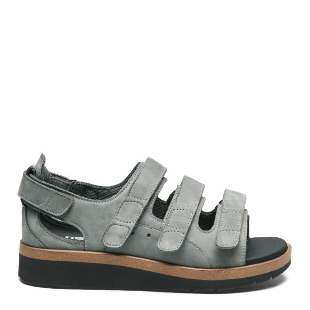 Women´s sandal with velcro straps adjustable heel counter