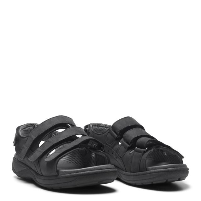 Sporty men's sandal with adjustable straps