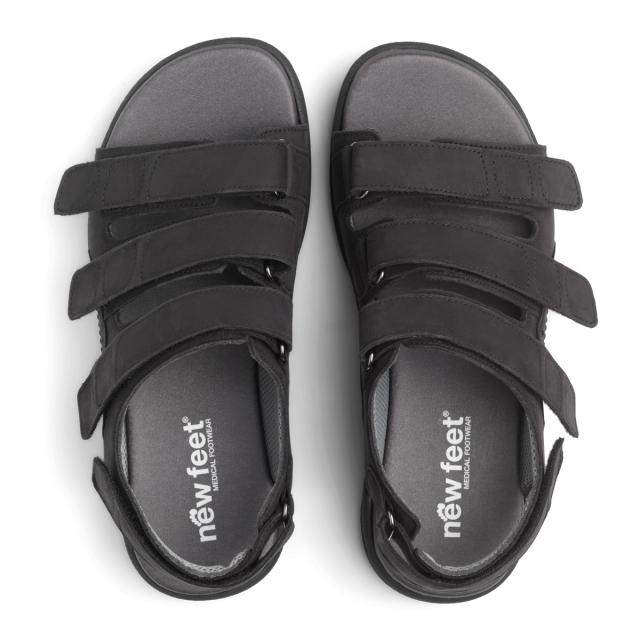 Sporty men's sandal with adjustable straps