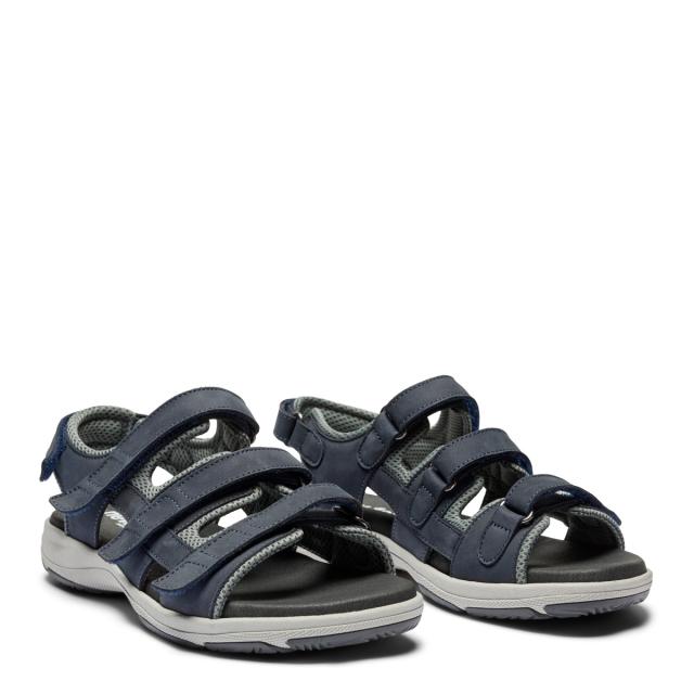 Sporty women´s sandal with adjustable heel strap and velcro straps for regulation