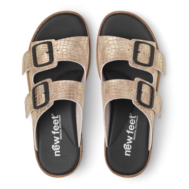 Women's slippers with adjustable straps and buckles