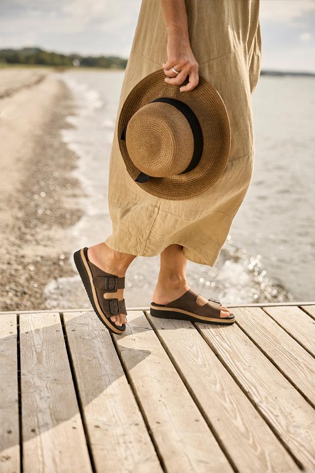 Women´s sandal with two adjustable buckles