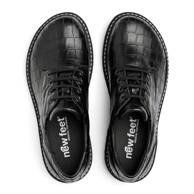 Classic lace-up shoe for women