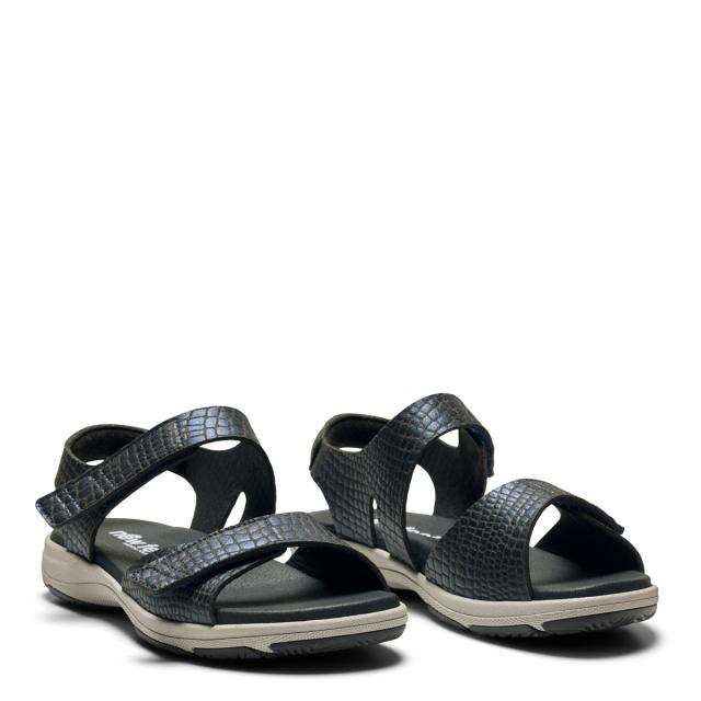 Women´s sandal with  heel strap and velcro fastening