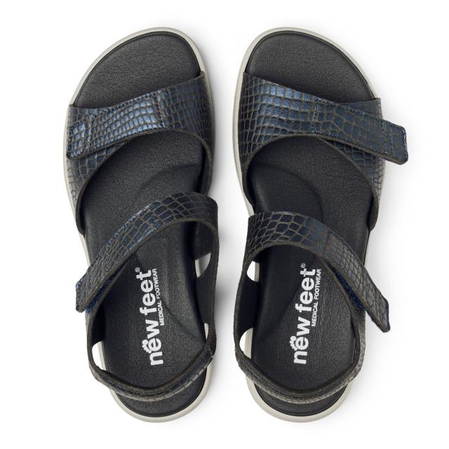 Women´s sandal with  heel strap and velcro fastening