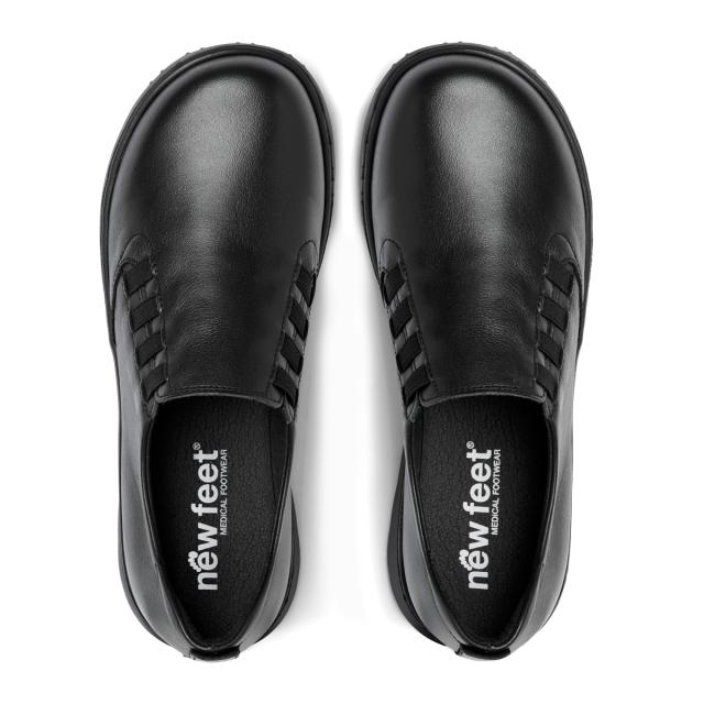 Loafer with elastic at both sides