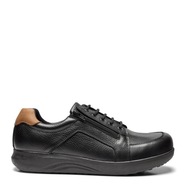 Sporty men´s shoe with lace and zipper