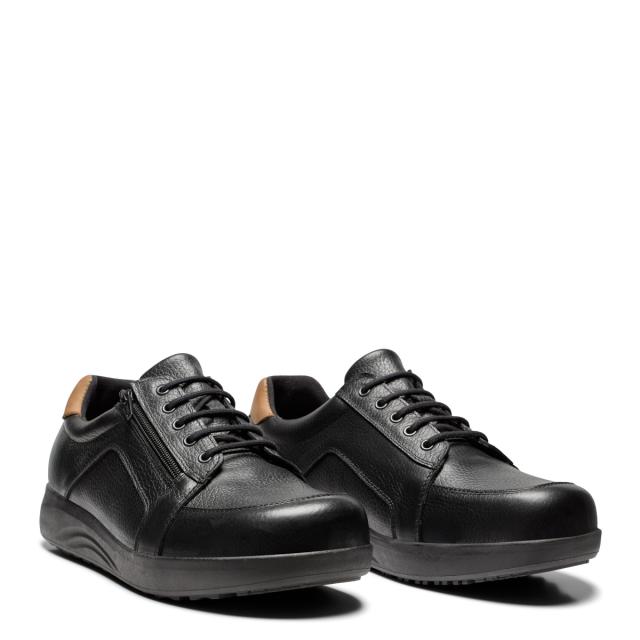 Sporty men´s shoe with lace and zipper