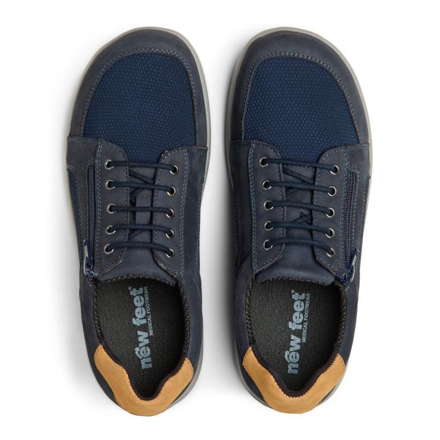 Sporty men´s shoe with lace and zipper