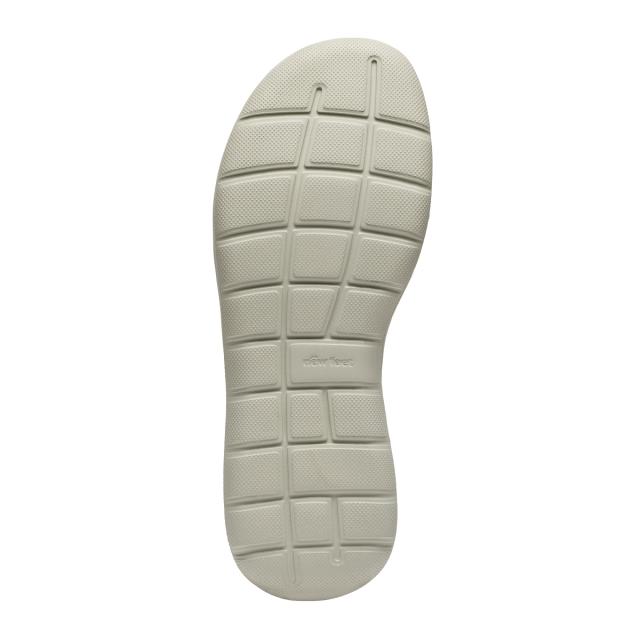 Closed-toe sandal with semi-open healcap