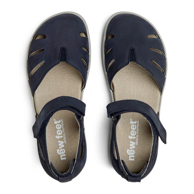  Closed toe -sandal with a single velcro strap