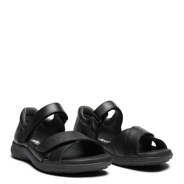 Women´s sandal with closed heel cap and two velcro straps