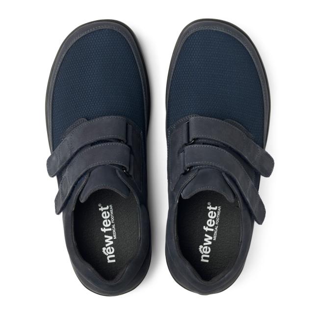 Mens shoe with double velcro